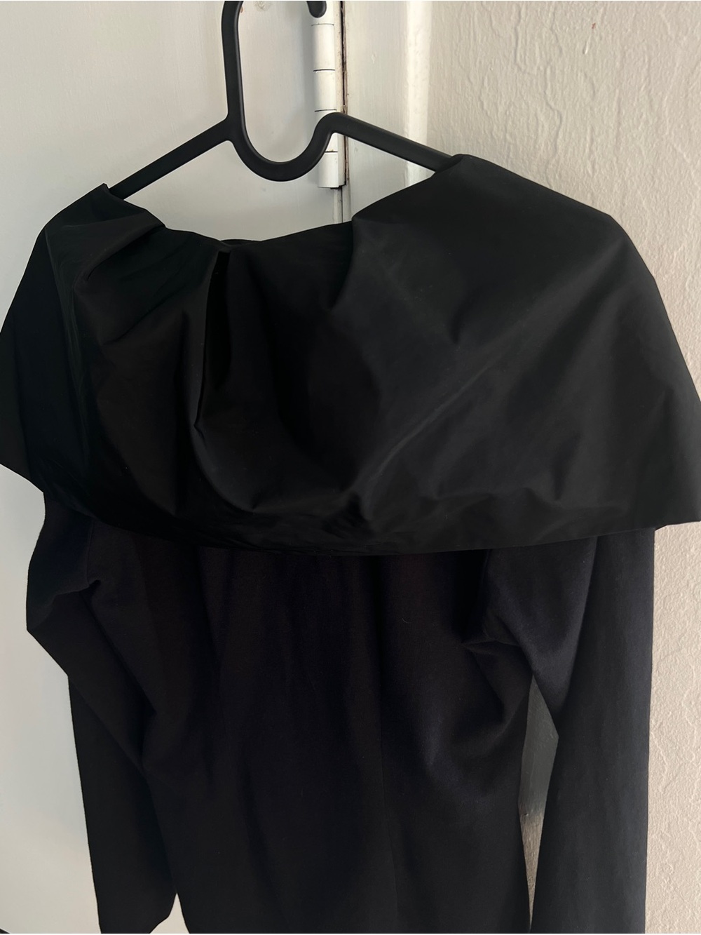CAbi Cinema Top #143 Black Portrait Collar Twist Front Long Sleeve Blouse L - Picture 9 of 14